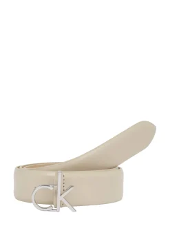 Damen Gürtel aus glattem Leder mit CK-Monogrammschließe