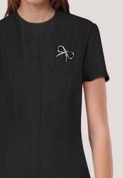 Damen Minikleid mit Schleifenbrosche