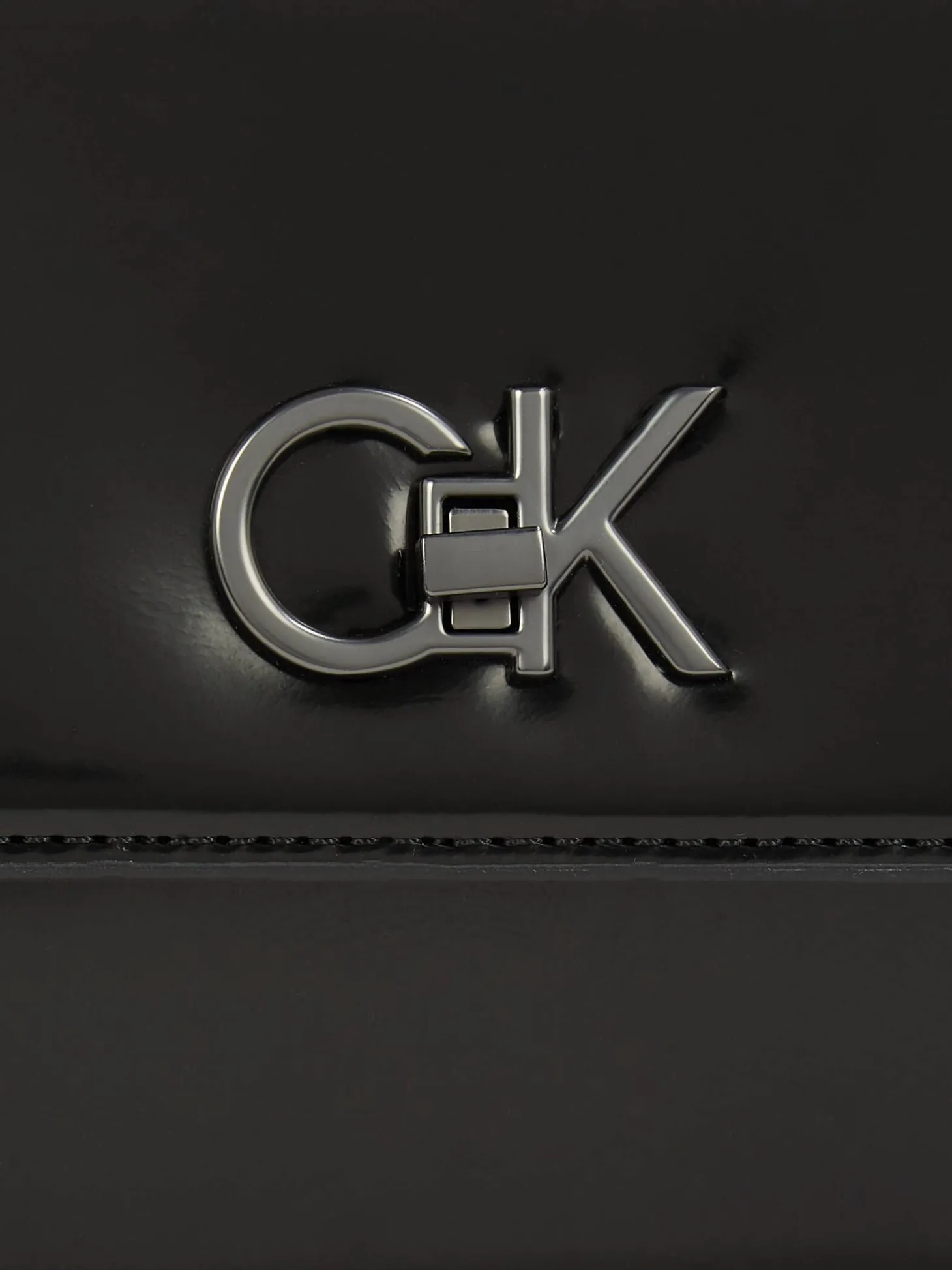 Damen Umhängetasche RE-LOCK SHINY mit Kettenriemen