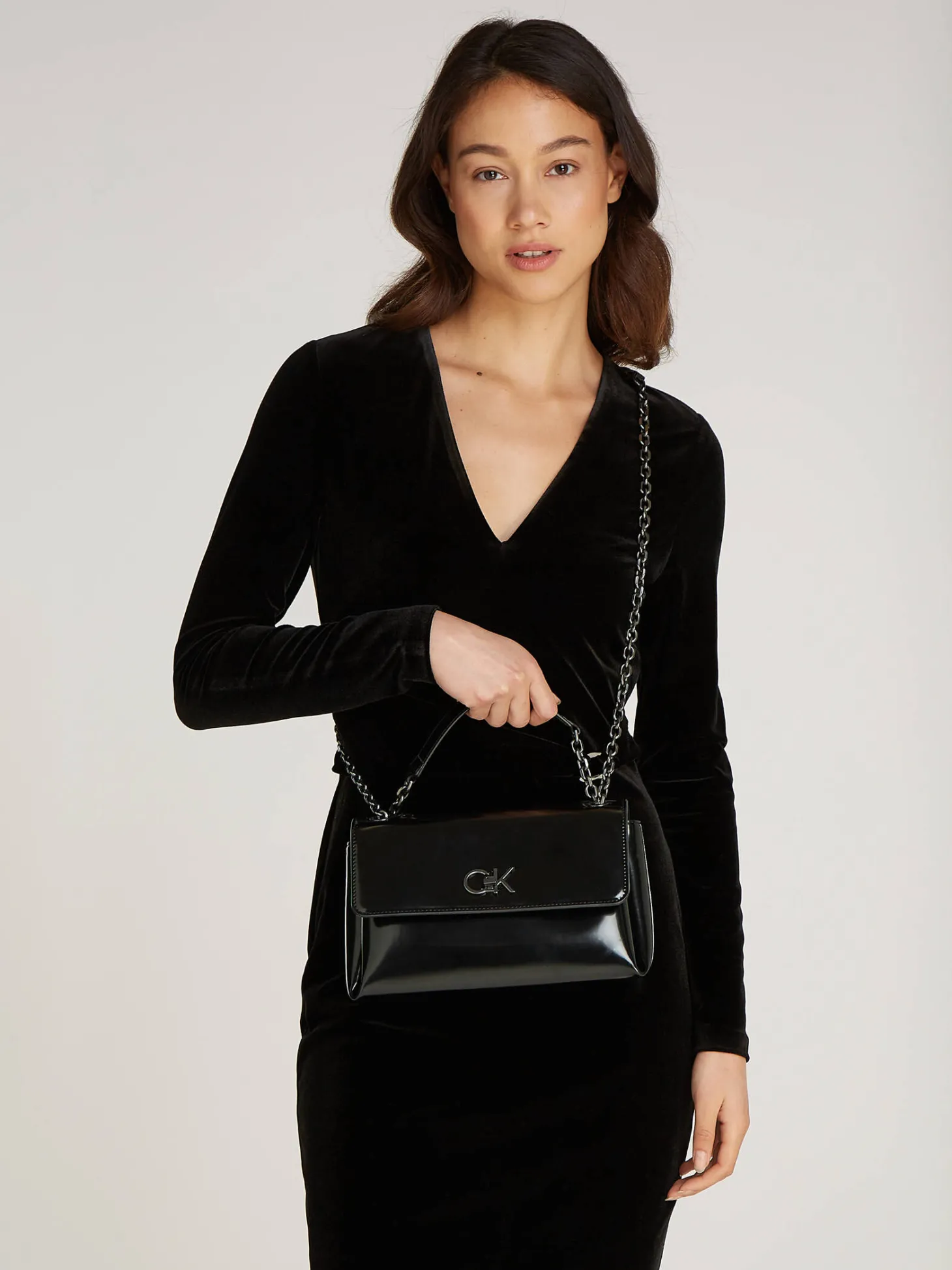 Damen Umhängetasche RE-LOCK SHINY mit Kettenriemen